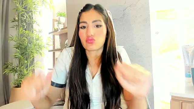 Snapshot of IsabelaStefano chatting on May 10, 2026, 3:21 am IsabelaStefano online show from May 10, 2026, 3:21 am