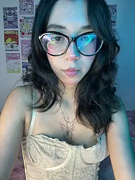 Snapshot of Valen-Foxx1 chatting on February 3, 2026, 6:40 am Valen-Foxx1 online show from February 3, 2026, 6:40 am