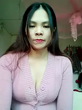 quynhquynh  online show from January 17, 2026, 5:33 am