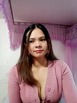 quynhquynh  online show from January 18, 2026, 2:04 am