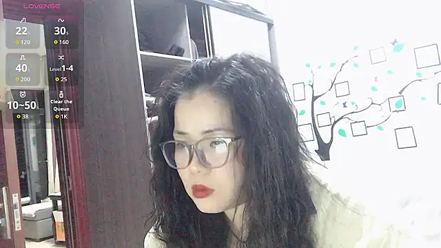 Huahua3187 online show from November 29, 2025, 11:54 am