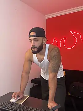 Snapshot of Mike_savage3 chatting on April 15, 2026, 12:10 pm Mike savage3 online show from April 15, 2026, 12:10 pm