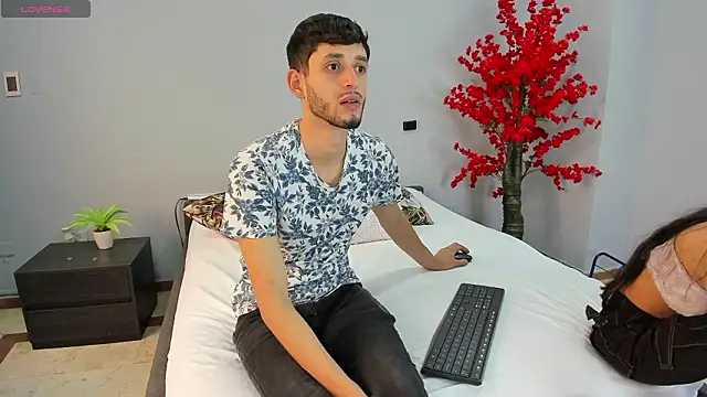 Snapshot of dracke_and_zara chatting on February 19, 2026, 1:41 pm dracke and zara online show from February 19, 2026, 1:41 pm