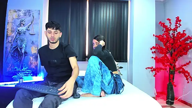 Snapshot of dracke_and_zara chatting on April 13, 2026, 1:15 pm dracke and zara online show from April 13, 2026, 1:15 pm