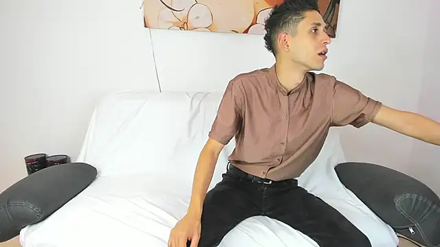 Snapshot of dracke_and_zara chatting on December 17, 2025, 12:21 pm dracke and zara online show from December 17, 2025, 12:21 pm