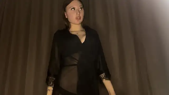 Snapshot of DivaRay chatting on December 4, 2025, 10:25 am DivaRay online show from December 4, 2025, 10:25 am