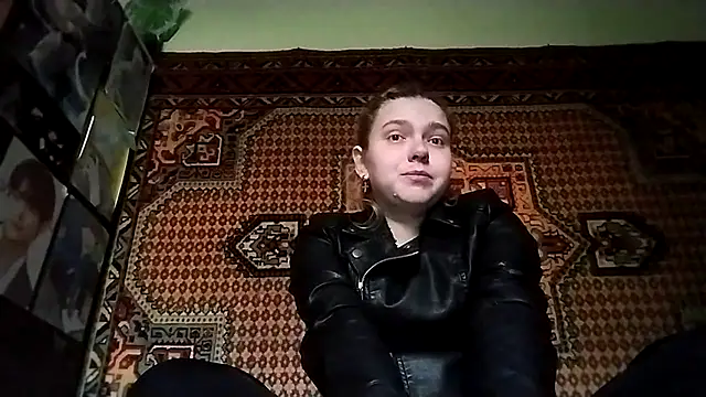 KikiBang online show from November 28, 2025, 8:25 am