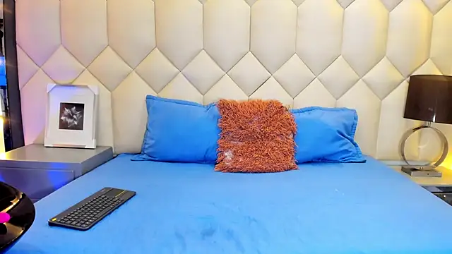 Snapshot of ChloeeScott chatting on November 26, 2025, 12:05 pm ChloeeScott online show from November 26, 2025, 12:05 pm