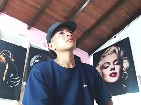 Snapshot of crissex3 chatting on February 19, 2026, 1:30 pm crissex3 online show from February 19, 2026, 1:30 pm