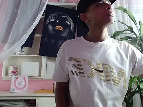 Snapshot of crissex3 chatting on March 7, 2026, 12:10 pm crissex3 online show from March 7, 2026, 12:10 pm