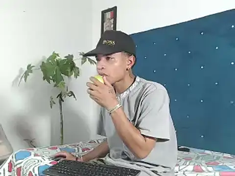 Snapshot of crissex3 chatting on April 5, 2026, 12:17 am crissex3 online show from April 5, 2026, 12:17 am