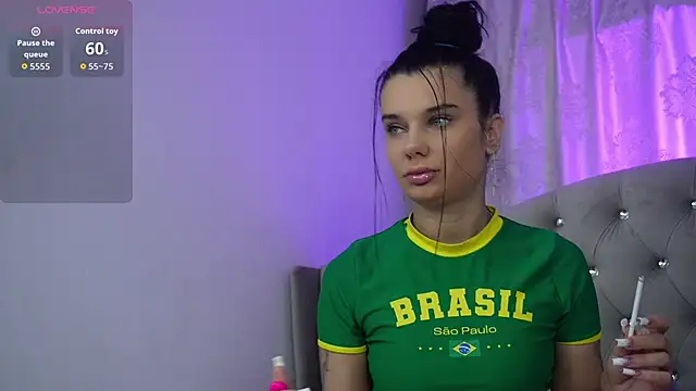 lovely sophia  online show from December 18, 2025, 5:45 am