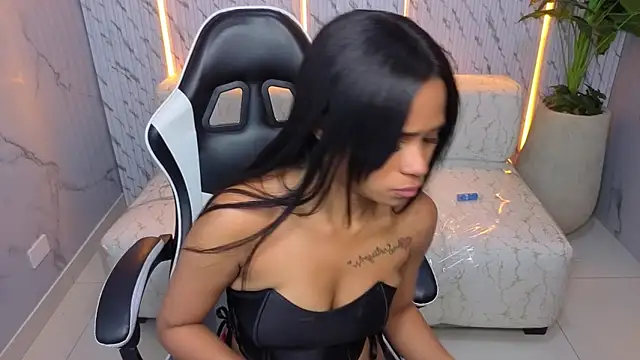 Sofia Tx  online show from November 28, 2025, 9:15 pm