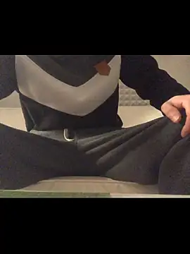 Snapshot of Spielzeugtwink chatting on December 1, 2025, 7:04 pm Spielzeugtwink online show from December 1, 2025, 7:04 pm