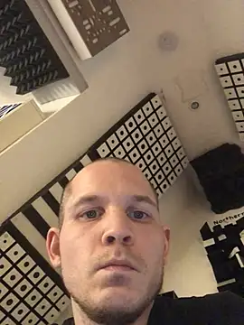 Spielzeugtwink online show from April 3, 2026, 3:40 pm