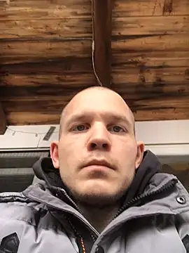 Snapshot of Spielzeugtwink chatting on February 13, 2026, 1:33 pm Spielzeugtwink online show from February 13, 2026, 1:33 pm