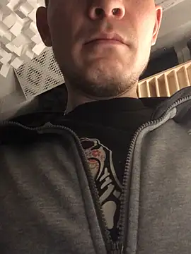 Snapshot of Spielzeugtwink chatting on November 19, 2025, 5:35 pm Spielzeugtwink online show from November 19, 2025, 5:35 pm