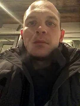 Snapshot of Spielzeugtwink chatting on December 3, 2025, 7:57 pm Spielzeugtwink online show from December 3, 2025, 7:57 pm