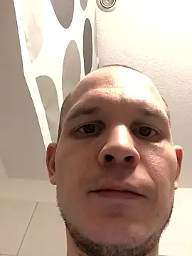 Snapshot of Spielzeugtwink chatting on January 5, 2026, 10:24 pm Spielzeugtwink online show from January 5, 2026, 10:24 pm