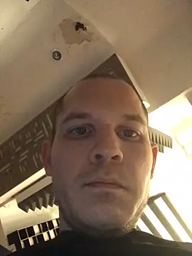 Snapshot of Spielzeugtwink chatting on December 19, 2025, 2:48 am Spielzeugtwink online show from December 19, 2025, 2:48 am