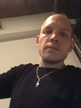 Spielzeugtwink online show from May 20, 2026, 11:02 pm