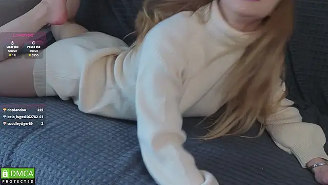 Snapshot of EmilieLong chatting on March 27, 2026, 8:26 am EmilieLong online show from March 27, 2026, 8:26 am