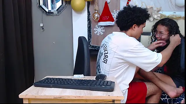 Snapshot of sweett_love_ chatting on November 21, 2025, 2:43 am sweett love online show from November 21, 2025, 2:43 am