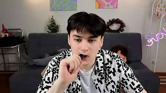 Snapshot of kevinhunter_ chatting on December 14, 2025, 12:33 pm kevinhunter online show from December 14, 2025, 12:33 pm