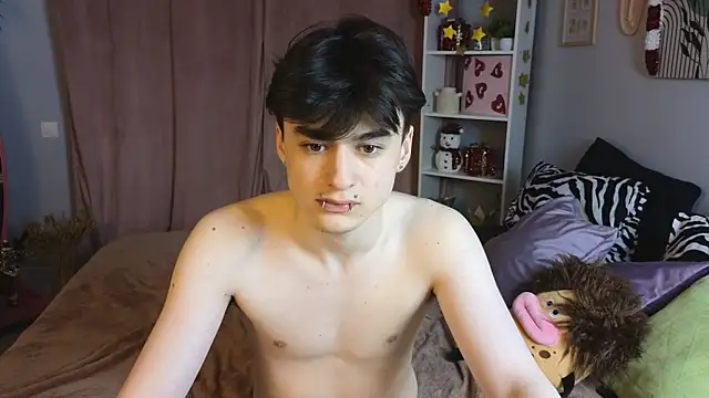 Snapshot of kevinhunter_ chatting on December 13, 2025, 8:04 pm kevinhunter online show from December 13, 2025, 8:04 pm