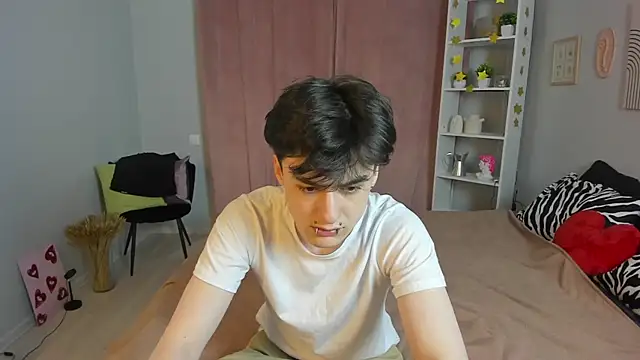 Snapshot of kevinhunter_ chatting on November 30, 2025, 9:10 am kevinhunter online show from November 30, 2025, 9:10 am