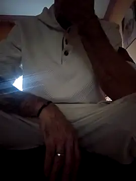 Snapshot of CDY74 chatting on December 17, 2025, 1:49 pm CDY74 online show from December 17, 2025, 1:49 pm