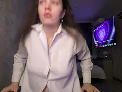 Teresa Yung online show from November 23, 2025, 10:25 am