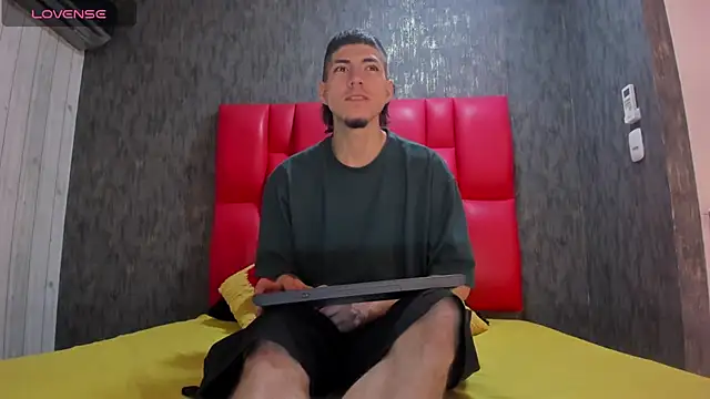 yeikoox online show from November 24, 2025, 3:06 am