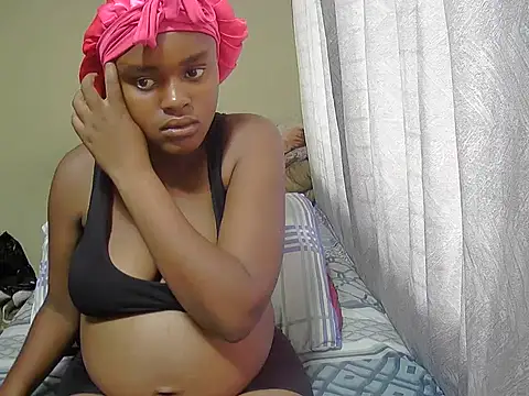 Snapshot of PregiiCaramellxx chatting on November 21, 2025, 6:45 am PregiiCaramellxx online show from November 21, 2025, 6:45 am