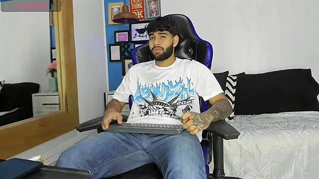 Jesuss77  online show from November 27, 2025, 2:06 pm