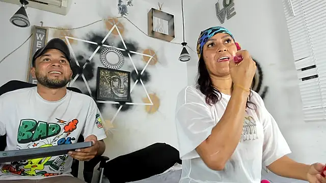 Snapshot of StephaniaAndRandy chatting on November 27, 2025, 5:46 pm StephaniaAndRandy online show from November 27, 2025, 5:46 pm