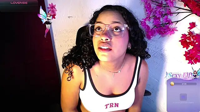 Snapshot of chleo_rosse chatting on May 13, 2026, 12:23 pm chleo rosse online show from May 13, 2026, 12:23 pm