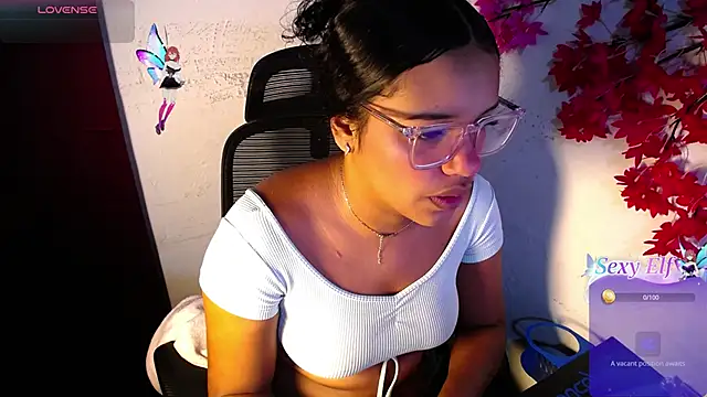 Snapshot of chleo_rosse chatting on April 30, 2026, 4:47 pm chleo rosse online show from April 30, 2026, 4:47 pm