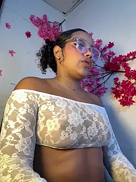Snapshot of chleo_rosse chatting on April 21, 2026, 4:08 am chleo rosse online show from April 21, 2026, 4:08 am