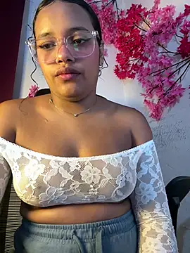 Snapshot of chleo_rosse chatting on April 21, 2026, 4:13 pm chleo rosse online show from April 21, 2026, 4:13 pm