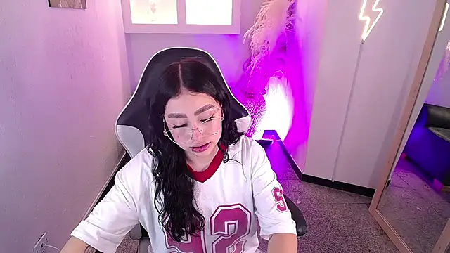 Snapshot of vallolett chatting on February 4, 2026, 7:53 pm vallolett online show from February 4, 2026, 7:53 pm