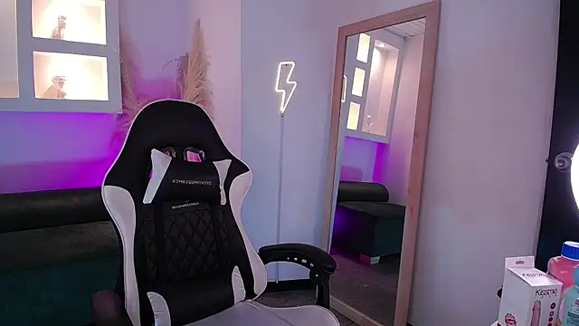 vallolett online show from March 25, 2026, 11:25 pm