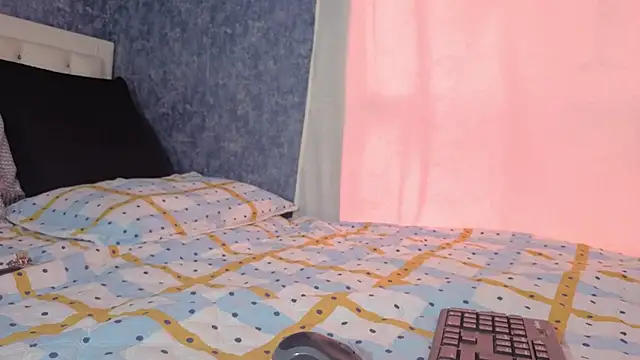 alicee foox online show from November 27, 2025, 6:52 pm