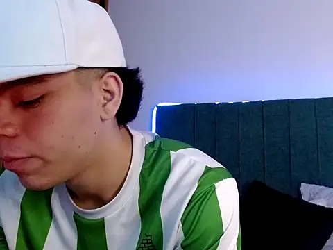 Snapshot of Lincon_Ale chatting on December 17, 2025, 8:36 pm Lincon Ale online show from December 17, 2025, 8:36 pm