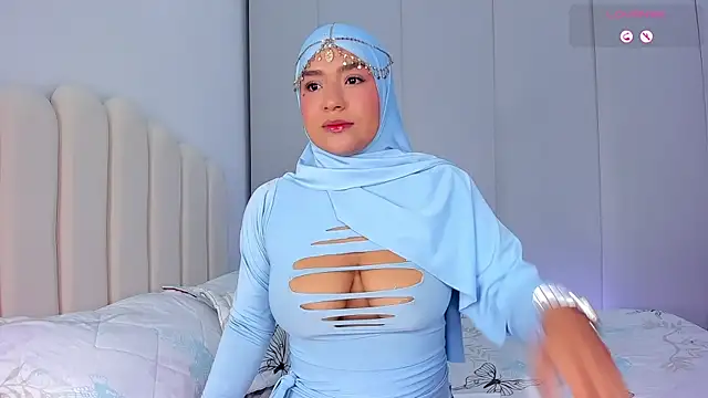 Snapshot of Amira-Zahra chatting on April 14, 2026, 10:09 am Amira-Zahra online show from April 14, 2026, 10:09 am