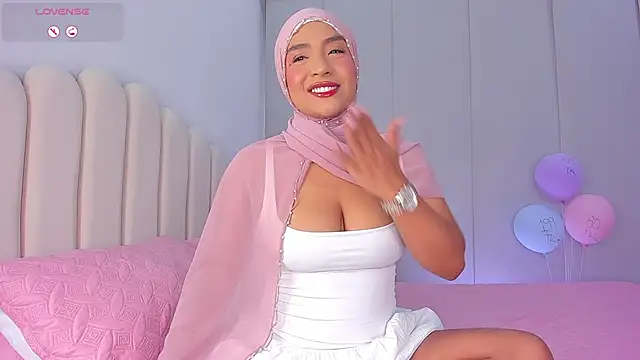 Amira-Zahra online show from May 23, 2026, 10:31 pm