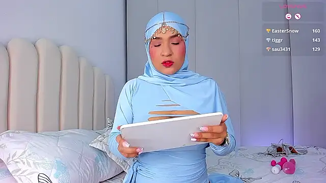 Snapshot of Amira-Zahra chatting on April 1, 2026, 10:05 am Amira-Zahra online show from April 1, 2026, 10:05 am