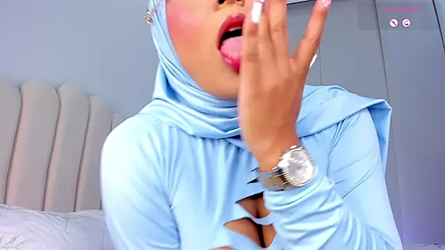 Snapshot of Amira-Zahra chatting on April 10, 2026, 10:17 pm Amira-Zahra online show from April 10, 2026, 10:17 pm