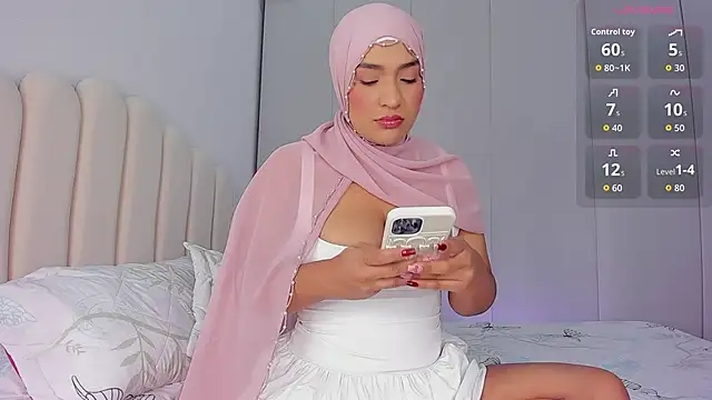 Snapshot of Amira-Zahra chatting on January 13, 2026, 10:30 am Amira-Zahra online show from January 13, 2026, 10:30 am