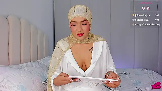 Snapshot of Amira-Zahra chatting on March 18, 2026, 10:29 am Amira-Zahra online show from March 18, 2026, 10:29 am